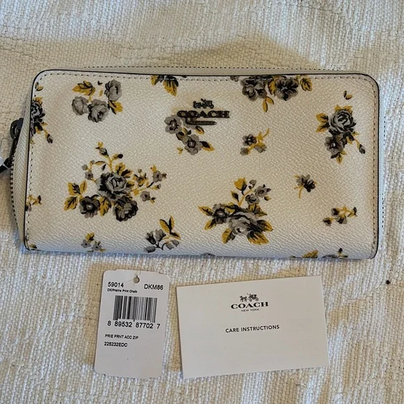 COACH Accordion Zip wallet in prairie print - 59014- NWT - Picture 7 of 8